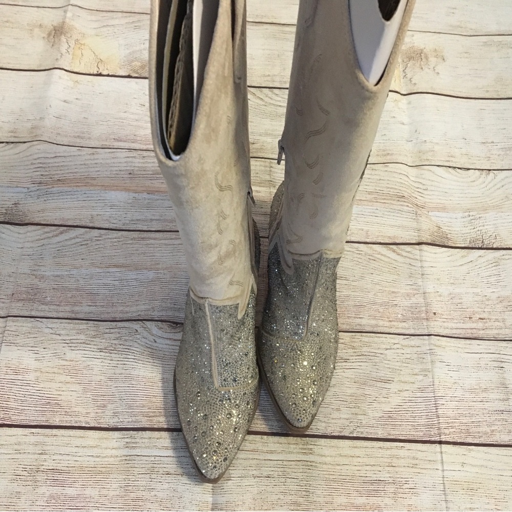 Elegant Silver and Cream Heeled Boots with Textured Design